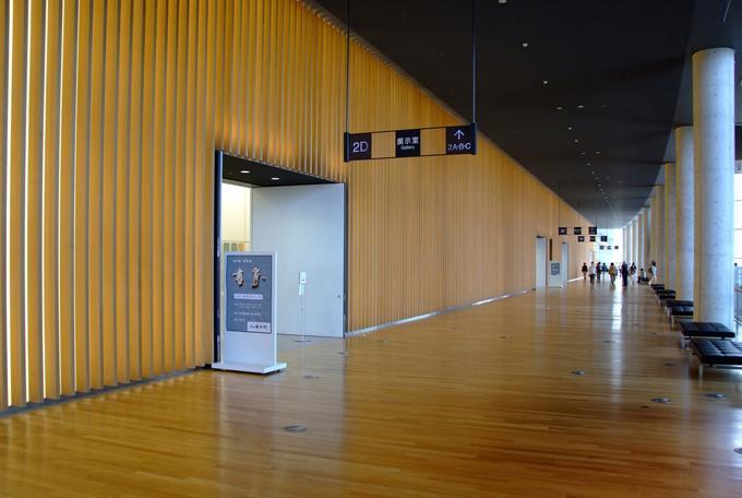 国立新美術館